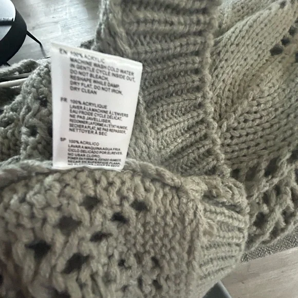 Cozy Open Knit Slouchy Oversized V-Neck Sweater - Picture 6 of 6